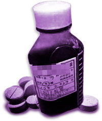 Isang botelya ng mga tableta ng codeine—lahat ng mga opiate ay panandaliang nakapapawi ng sakit ngunit sobrang nakaaadik.